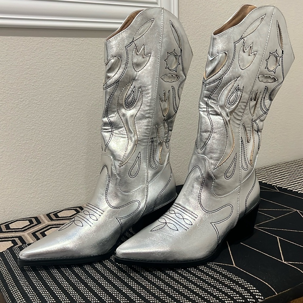 Princes Polly Exclusive “Rosewood” Boots Silver Western Boho New Size 7 - Picture 9 of 16